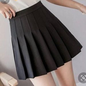 Black pleated tennis style skirt
